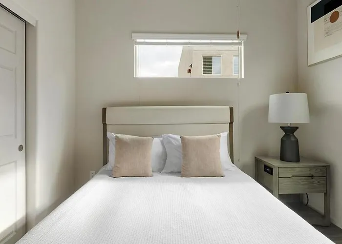 Landing Modern With Amazing Amenities Apartment