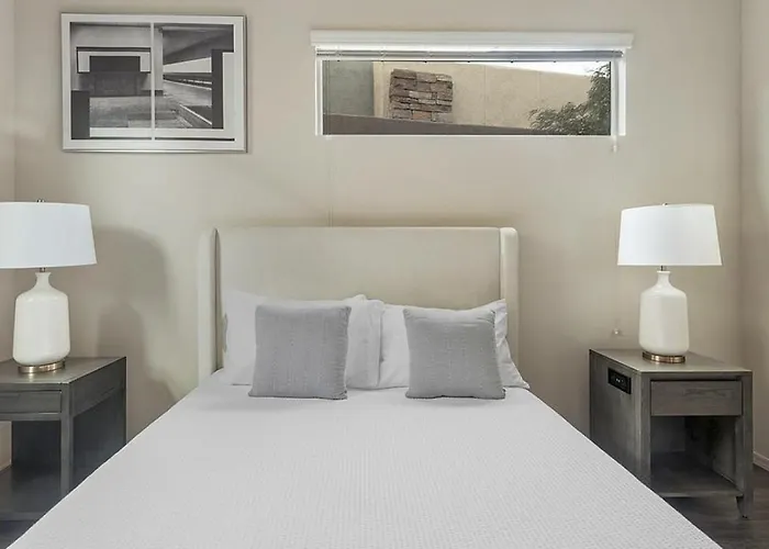 Landing Modern With Amazing Amenities *