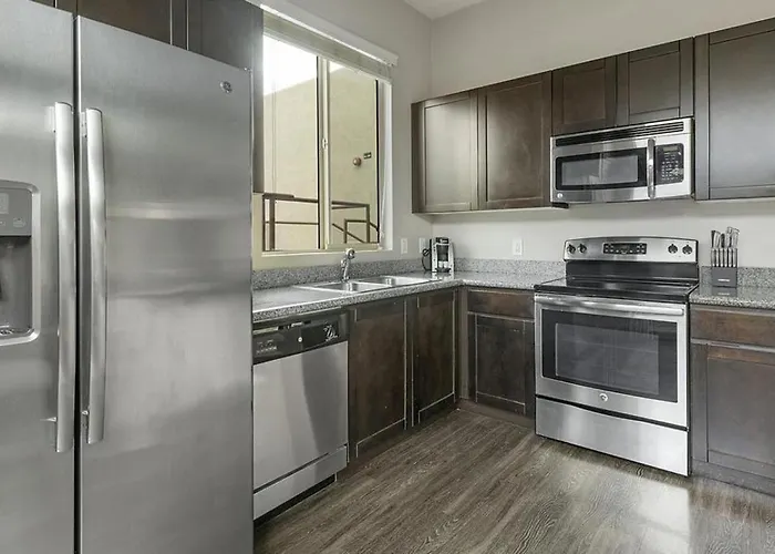 Landing Modern With Amazing Amenities *